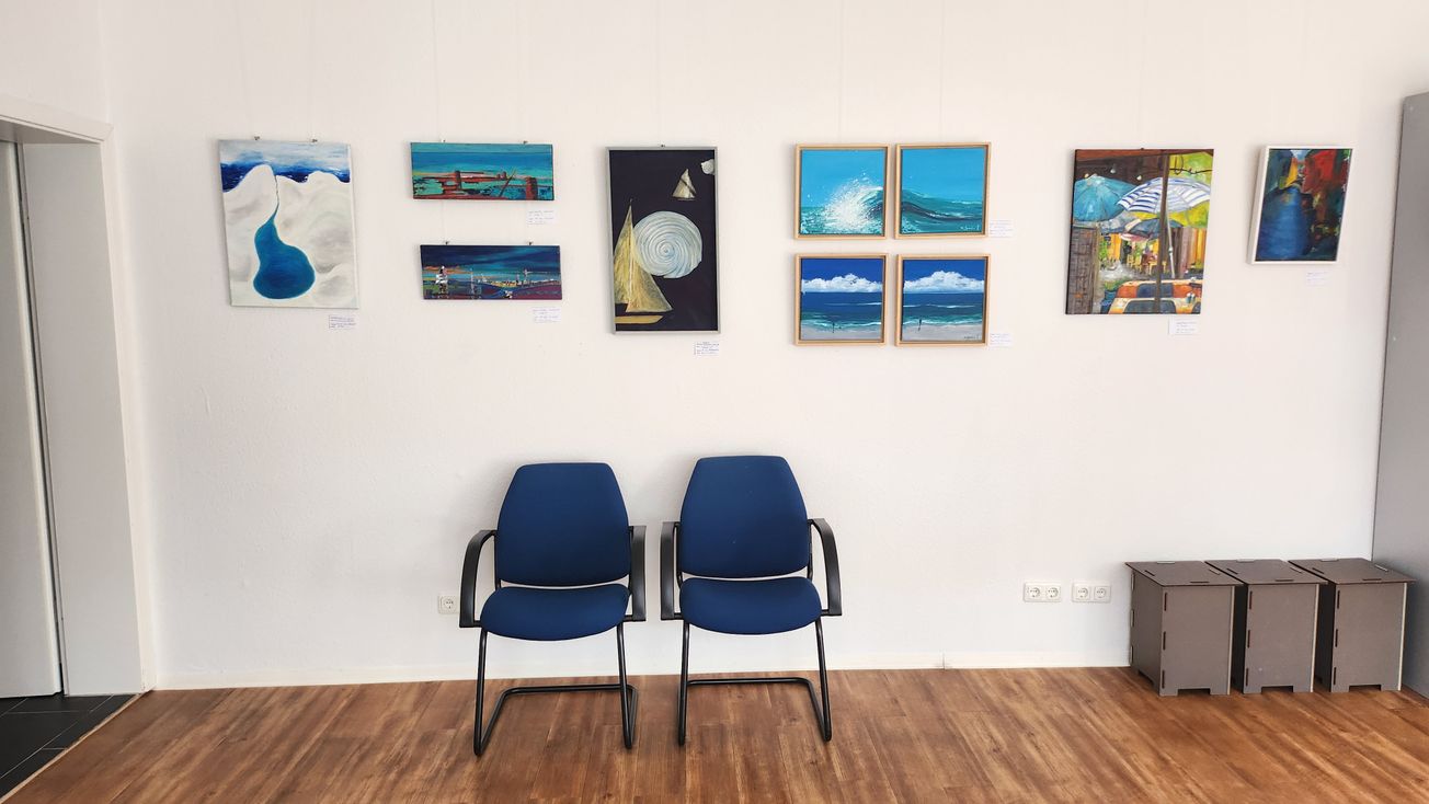 Ausstellungseröffnung: „BLAU”